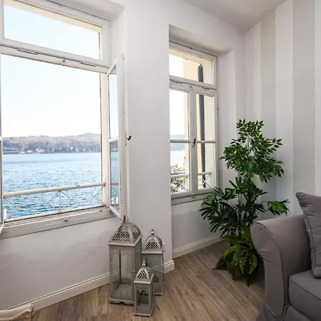 Romantic Benaco Апартаменти *