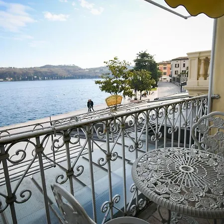 Romantic Benaco Апартаменти Сало