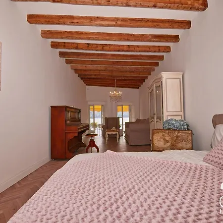 Romantic Benaco Апартаменти *